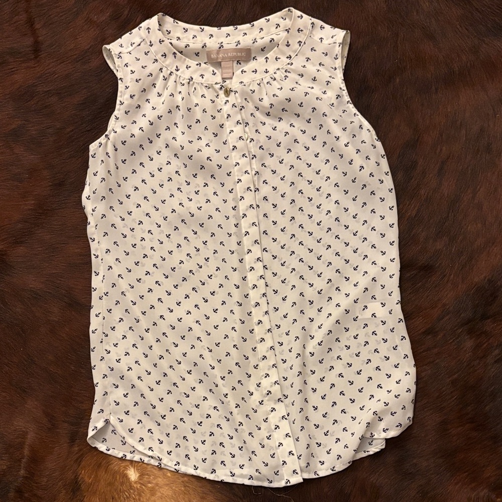 Banana Republic White Top with Navy Anchor Pattern